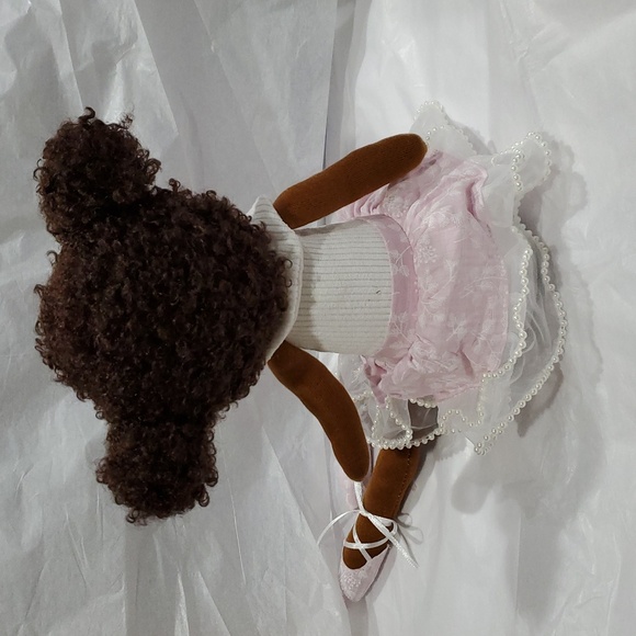 Pretty‎ brown skin Ballerina doll in pink white chiffon pearl trim dress - Picture 12 of 14